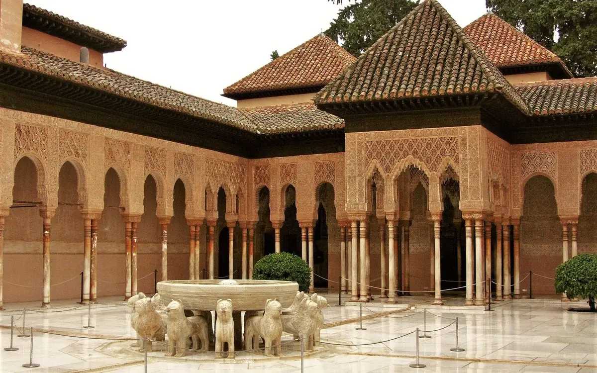 The Court of the Lions with its marble fountain in the Nasrid Palaces, Alhambra